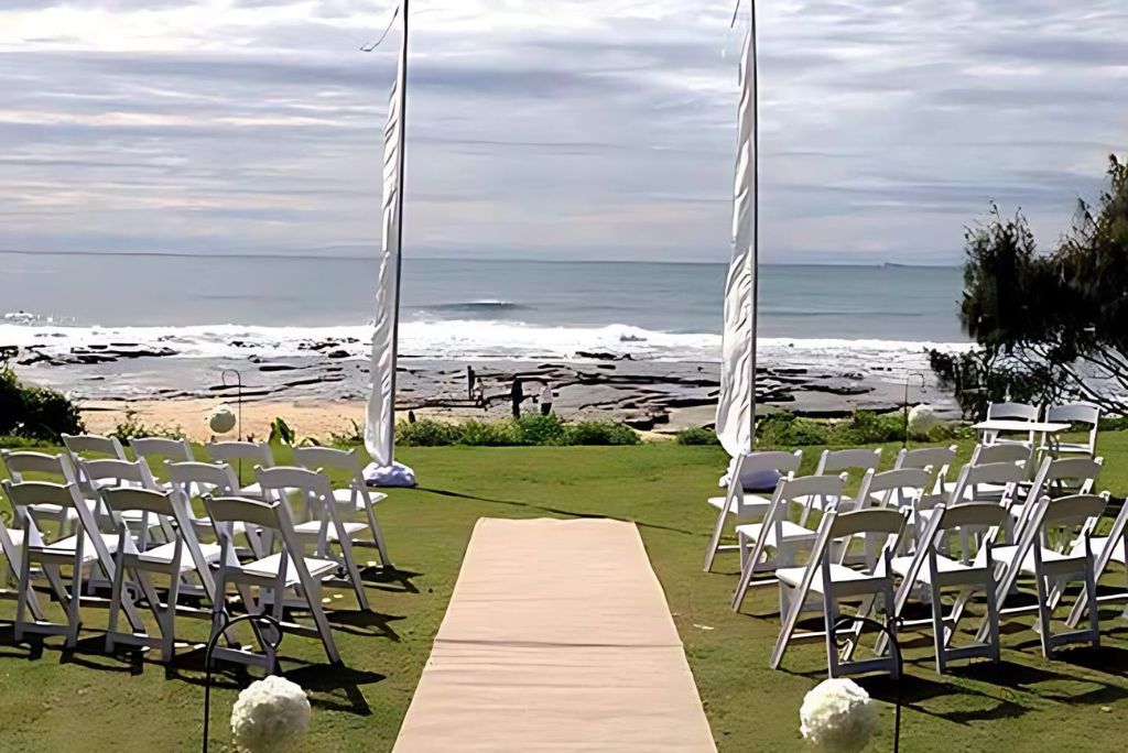 Dicky-Beach-Surf-Club-wedding-venue-ideal-bride